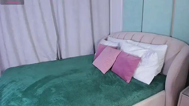 Snapshot of Love_is_Lola chatting on December 2024 01:16:02 AM Love is Lola online show from December 2024 01:16:02 AM