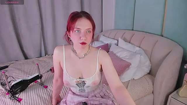 Snapshot of Love_is_Lola chatting on January 2025 07:10:02 AM Love is Lola online show from January 2025 07:10:02 AM