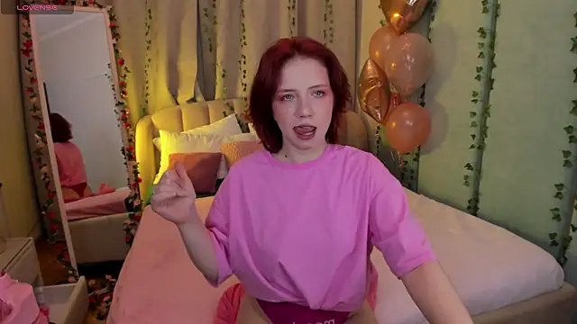 Snapshot of Love_is_Lola chatting on February 2025 01:16:02 AM Love is Lola online show from February 2025 01:16:02 AM