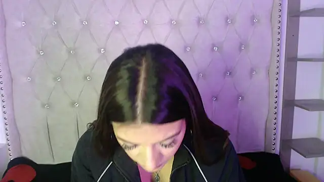 Snapshot of Abril_Squirt chatting on October 2025 03:17:02 AM Abril Squirt online show from October 2025 03:17:02 AM