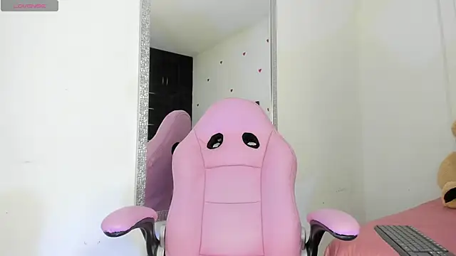 Snapshot of dulce_kim chatting on October 2025 12:47:01 PM dulce kim online show from October 2025 12:47:01 PM