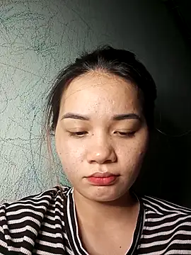 Snapshot of Ngoc-Trinh chatting on October 2025 04:46:01 PM Ngoc-Trinh online show from October 2025 04:46:01 PM