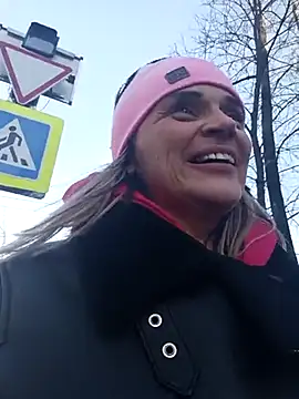 Snapshot of hugebobbs chatting on March 2025 02:18:02 PM hugebobbs online show from March 2025 02:18:02 PM