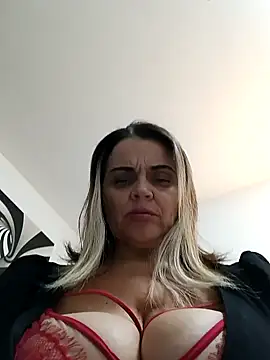 Snapshot of hugebobbs chatting on September 2025 08:50:01 AM hugebobbs online show from September 2025 08:50:01 AM