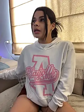 Snapshot of DaryRos chatting on October 2025 06:18:01 PM DaryRos online show from October 2025 06:18:01 PM