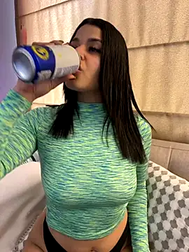 Snapshot of DaryRos chatting on October 2025 09:33:01 PM DaryRos online show from October 2025 09:33:01 PM