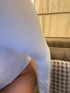 Snapshot of DaryRos chatting on November 2025 08:43:01 PM DaryRos online show from November 2025 08:43:01 PM