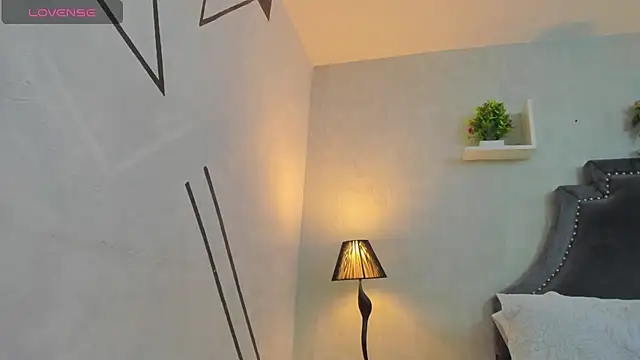 Snapshot of AnntoniaWood chatting on December 2024 01:00:02 PM AnntoniaWood online show from December 2024 01:00:02 PM