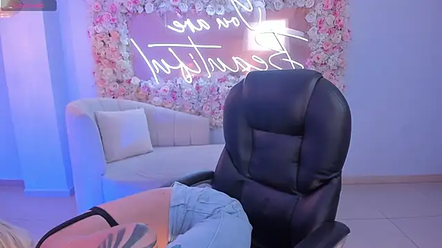 HannaConnor  online show from January 2025 05:23:02 PM