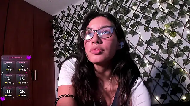 CoralineSanchez online show from March 2025 03:32:01 AM