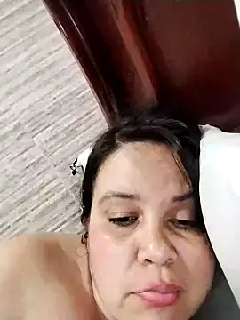 Snapshot of lunanataly chatting on February 2025 03:01:02 AM lunanataly online show from February 2025 03:01:02 AM