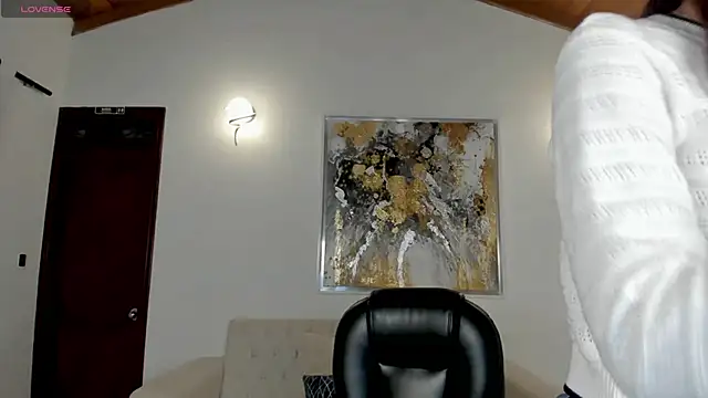 Snapshot of AnaisNin chatting on October 2025 02:51:02 AM AnaisNin online show from October 2025 02:51:02 AM