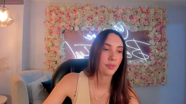 Snapshot of AnaisNin chatting on October 2025 08:53:02 PM AnaisNin online show from October 2025 08:53:02 PM