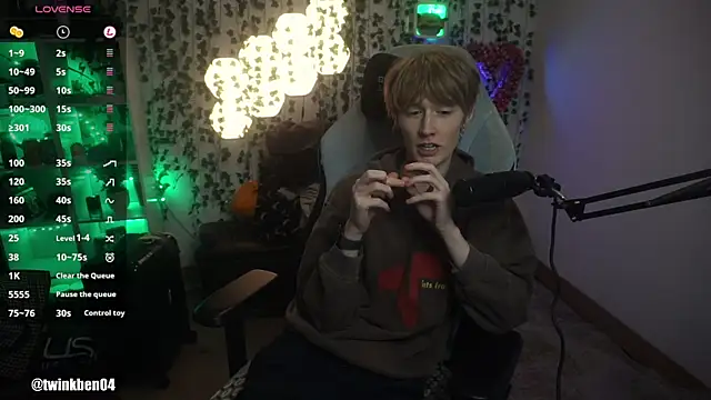 Snapshot of twinkben chatting on October 2025 07:55:02 PM twinkben online show from October 2025 07:55:02 PM