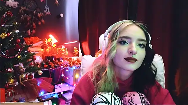 Snapshot of Avi_Nile chatting on December 2024 05:37:01 AM Avi Nile online show from December 2024 05:37:01 AM