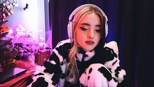 Snapshot of Avi_Nile chatting on January 2025 04:49:02 AM Avi Nile online show from January 2025 04:49:02 AM