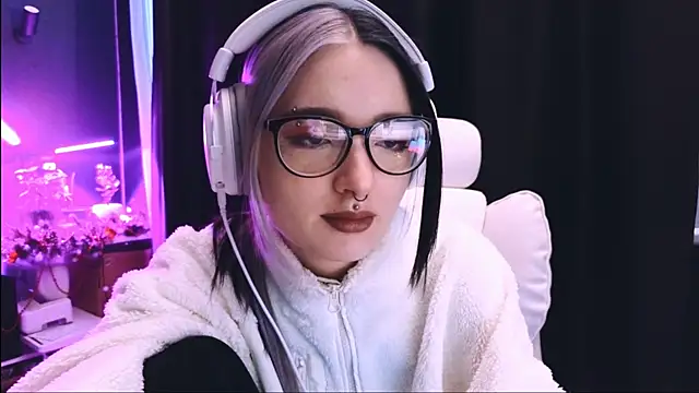 Snapshot of Avi_Nile chatting on January 2025 02:14:01 AM Avi Nile online show from January 2025 02:14:01 AM