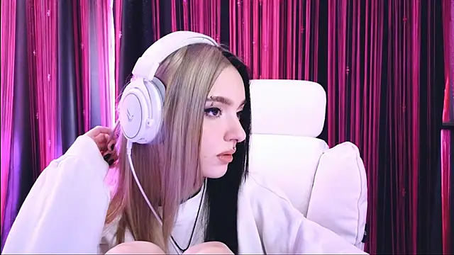 Snapshot of Avi_Nile chatting on March 2025 05:58:02 AM Avi Nile online show from March 2025 05:58:02 AM