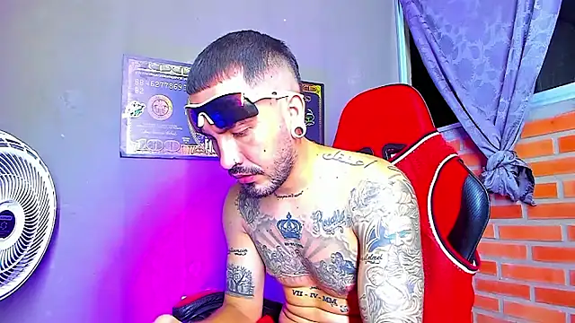 Snapshot of smoker445 chatting on October 2025 08:33:02 AM smoker445 online show from October 2025 08:33:02 AM