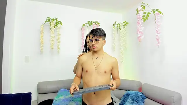 Snapshot of UNIVERSAL_SEXX_ chatting on October 2025 05:46:01 AM UNIVERSAL SEXX online show from October 2025 05:46:01 AM