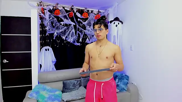 Snapshot of UNIVERSAL_SEXX_ chatting on October 2025 05:52:02 AM UNIVERSAL SEXX online show from October 2025 05:52:02 AM