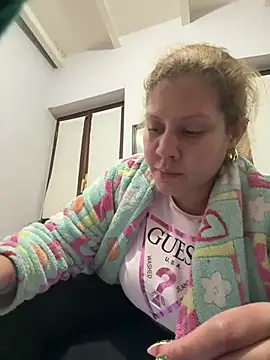 Snapshot of andreinitahg chatting on January 2025 09:28:01 PM andreinitahg online show from January 2025 09:28:01 PM