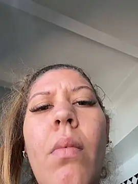 Snapshot of andreinitahg chatting on October 2025 11:05:02 AM andreinitahg online show from October 2025 11:05:02 AM