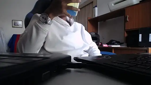 yohatinelly07 online show from December 2025 09:10:02 PM