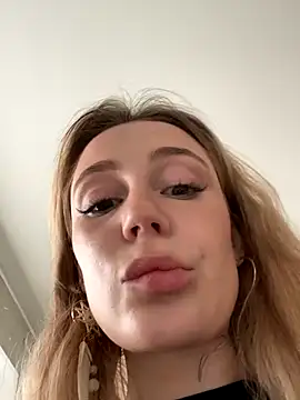 Snapshot of meanexx chatting on November 2025 10:26:02 AM meanexx online show from November 2025 10:26:02 AM