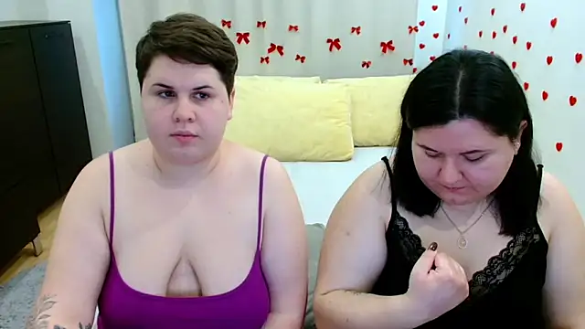 BeckyAndHellen online show from November 2025 01:00:01 PM