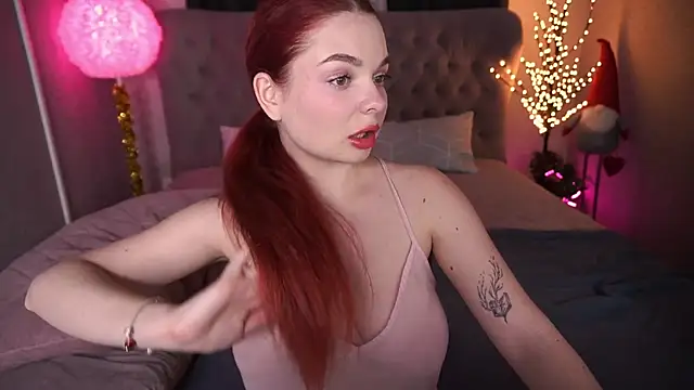 Snapshot of CarolinaDia chatting on December 2024 03:47:02 AM CarolinaDia online show from December 2024 03:47:02 AM