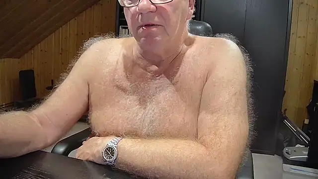 Snapshot of biggandybig chatting on October 2025 04:21:01 AM biggandybig online show from October 2025 04:21:01 AM