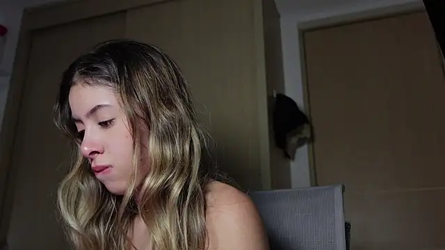 tinysofia  online show from October 2025 03:18:01 AM