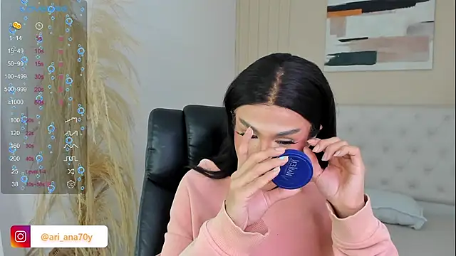 Snapshot of LOISE-XX chatting on September 2025 05:22:02 AM LOISE-XX online show from September 2025 05:22:02 AM