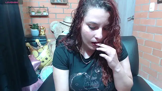 Snapshot of alexia_87 chatting on September 2025 12:04:01 AM alexia 87 online show from September 2025 12:04:01 AM