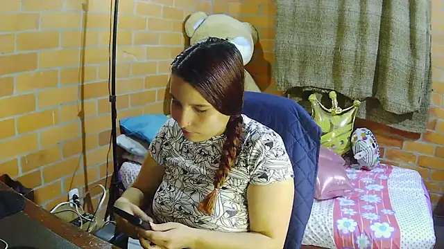 Snapshot of alexia_87 chatting on October 2025 02:48:02 AM alexia 87 online show from October 2025 02:48:02 AM