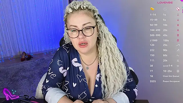 misskaassandraa online show from December 2024 05:59:01 PM