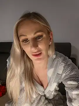 Snapshot of Liana_Lou chatting on January 2025 04:57:01 PM Liana Lou online show from January 2025 04:57:01 PM