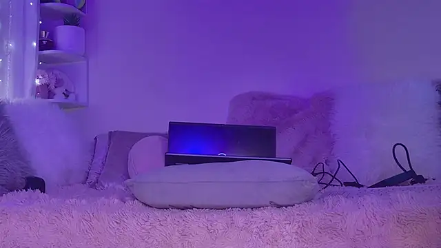 Snapshot of KatBigBum chatting on October 2025 08:03:01 AM KatBigBum online show from October 2025 08:03:01 AM