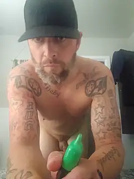 Snapshot of LongandEasy77 chatting on October 2025 08:40:02 AM LongandEasy77 online show from October 2025 08:40:02 AM