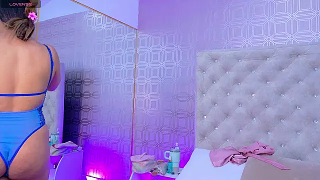 Snapshot of Sara_Desire chatting on October 2025 12:25:01 PM Sara Desire online show from October 2025 12:25:01 PM