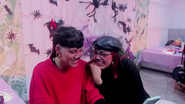 Snapshot of cute_hollywood chatting on October 2025 05:47:03 PM cute hollywood online show from October 2025 05:47:03 PM