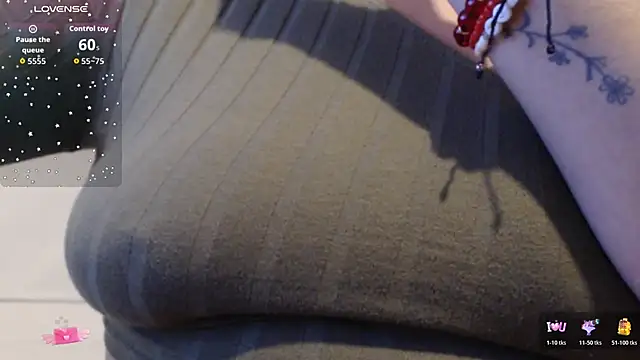 Snapshot of EmaGw chatting on October 2025 12:16:01 AM EmaGw online show from October 2025 12:16:01 AM