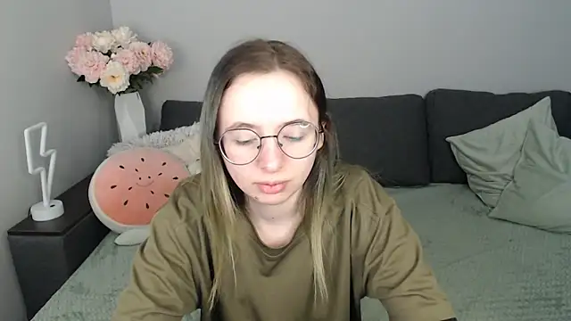 Mini Diva online show from September 2025 08:08:01 AM