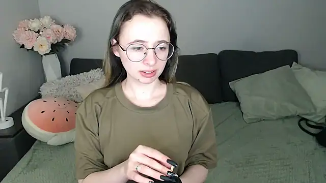 Mini Diva online show from September 2025 08:08:01 AM