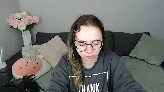 Mini Diva online show from October 2025 08:11:02 AM