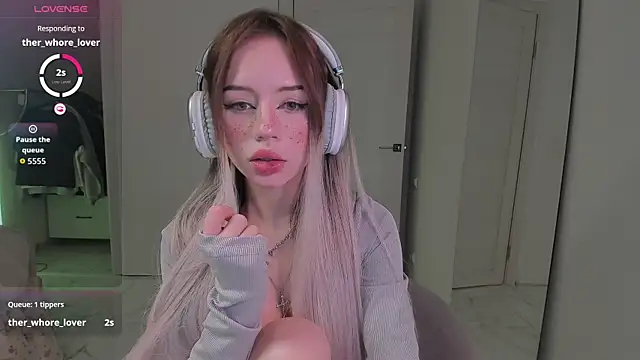 Snapshot of KellyBarton chatting on October 2025 08:32:01 PM KellyBarton online show from October 2025 08:32:01 PM