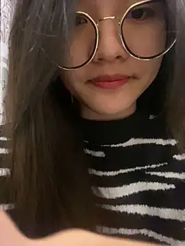 Snapshot of Krixxi22 chatting on February 2025 03:06:01 PM Krixxi22 online show from February 2025 03:06:01 PM