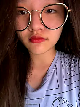 Snapshot of Krixxi22 chatting on September 2025 04:32:02 PM Krixxi22 online show from September 2025 04:32:02 PM