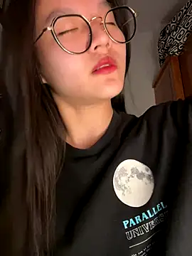 Snapshot of Krixxi22 chatting on September 2025 03:59:02 PM Krixxi22 online show from September 2025 03:59:02 PM